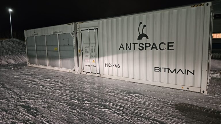 Two Bitmain HK3 containers in Northern Norway, providing heat for an industrial building.