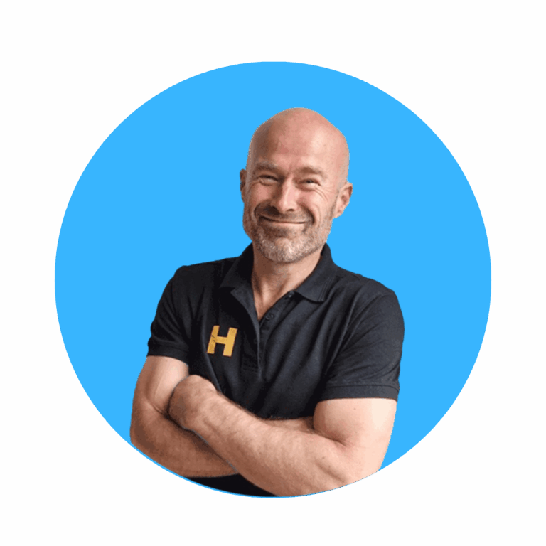 Wijnand Homburg's profile in a light blue round background, smiling welcoming